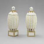 Amis de Sèvres - Mécénat 2022 - Paire de vases Ruche